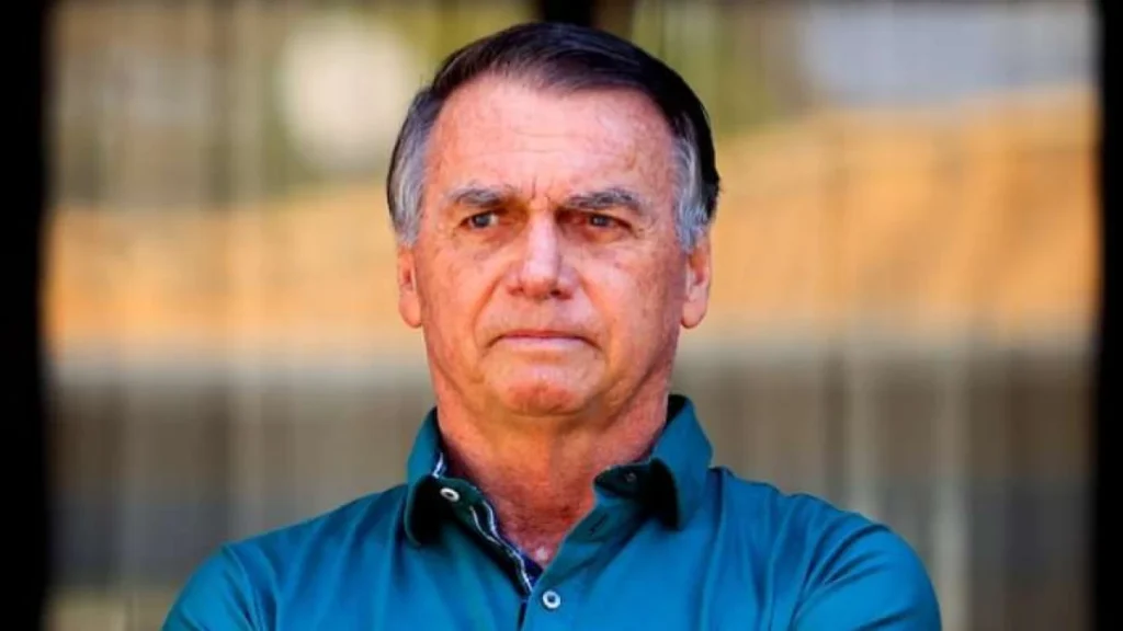 Bolsonaro recebe alta e deverá voltar para prisão domiciliar