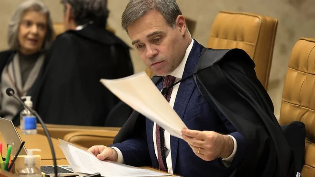 Mendonça: Obrigar ida à CPMI do INSS equivale à condução coercitiva ilegal