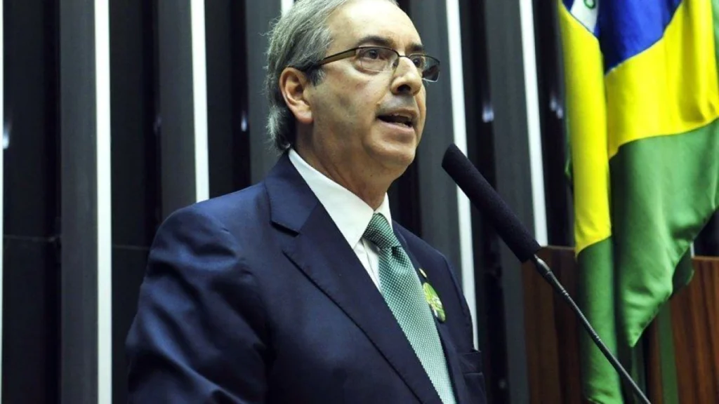 Oposição usa caso da gestão Cunha para tentar salvar mandato de Eduardo