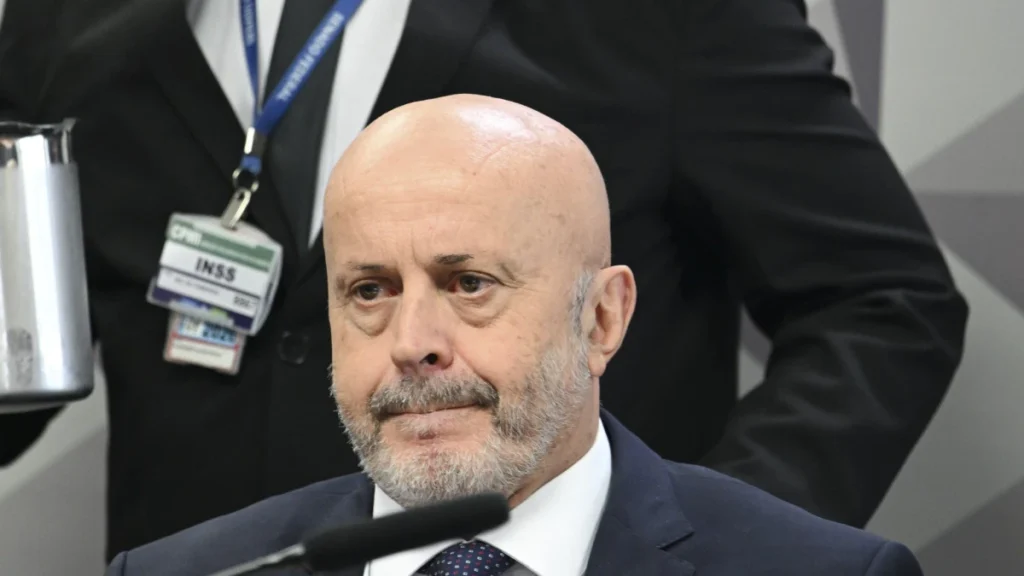 André Mendonça vota para manter prisão do “careca do INSS”