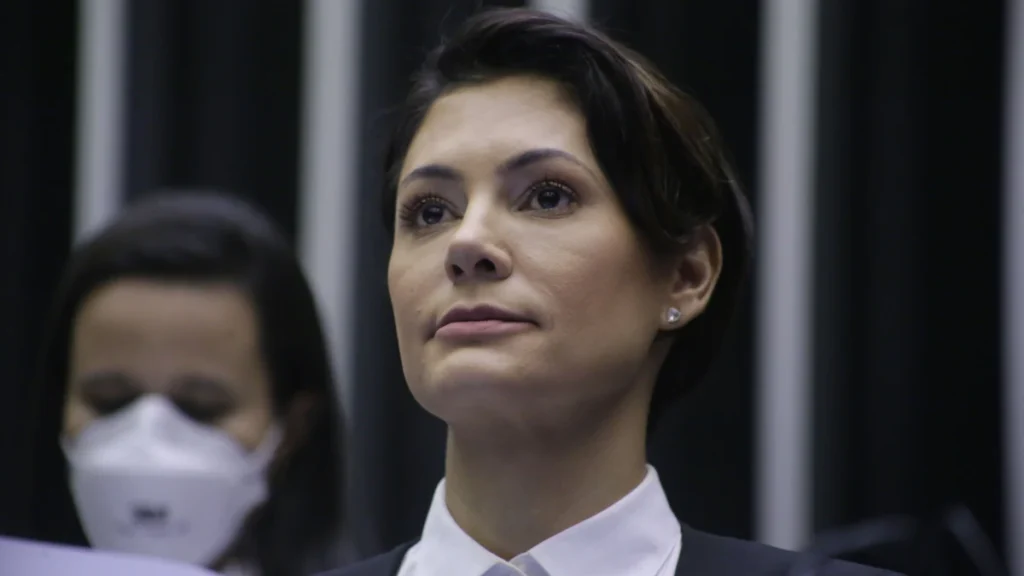 Michelle diz a jornal que estará pronta para assumir “candidatura política”