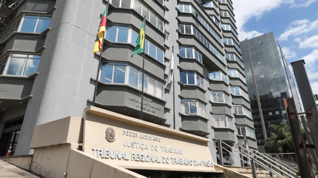 Homem dá soco em porta, simula acidente de trabalho e acaba condenado no RS