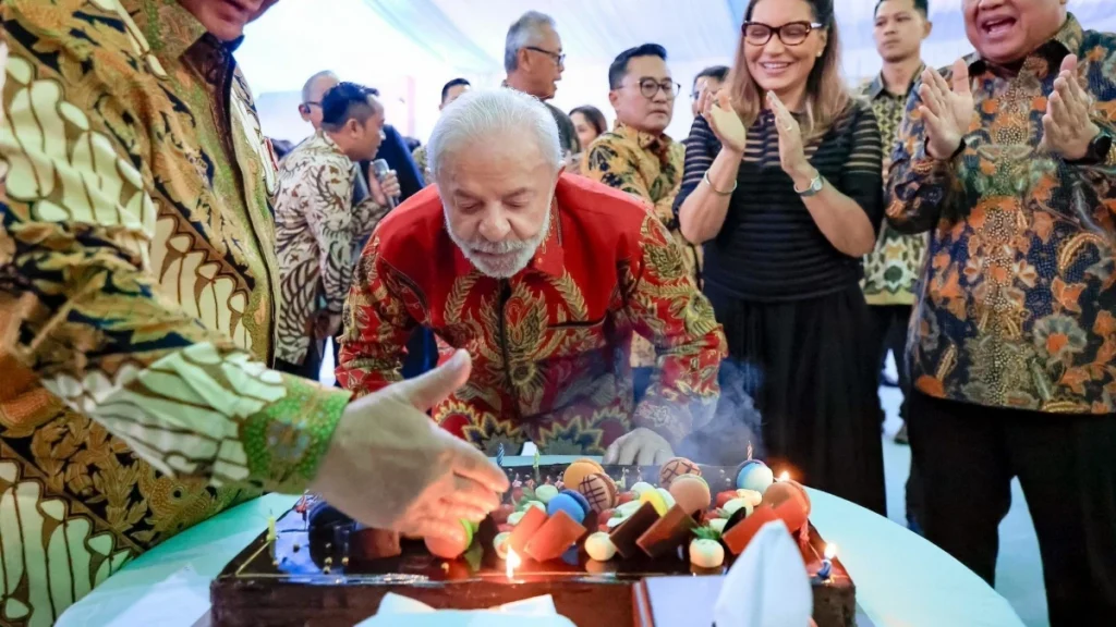 Lula completa 80 anos e se torna o 1º octogenário na Presidência