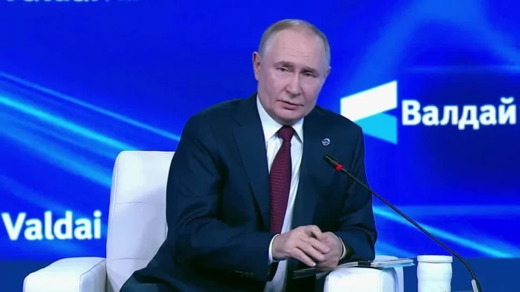 “Se a Rússia é tigre de papel, o que é a Otan?”, diz Putin em fórum