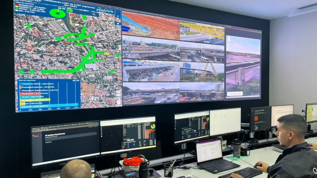 “Controladores de viadutos”: sala fria vigia 940 estruturas por São Paulo