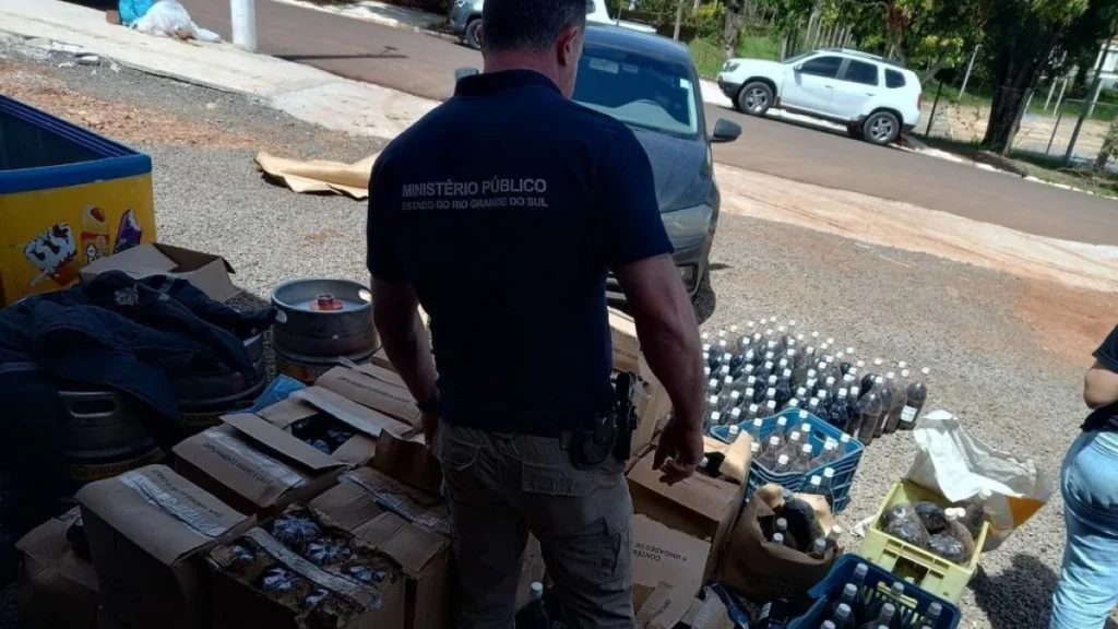 Vigilância Sanitária apreende 14 toneladas de bebidas irregulares no RS
