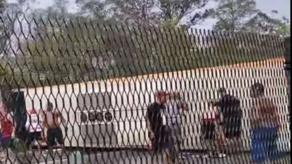 Ônibus com torcedores do Flamengo tomba a caminho da Argentina