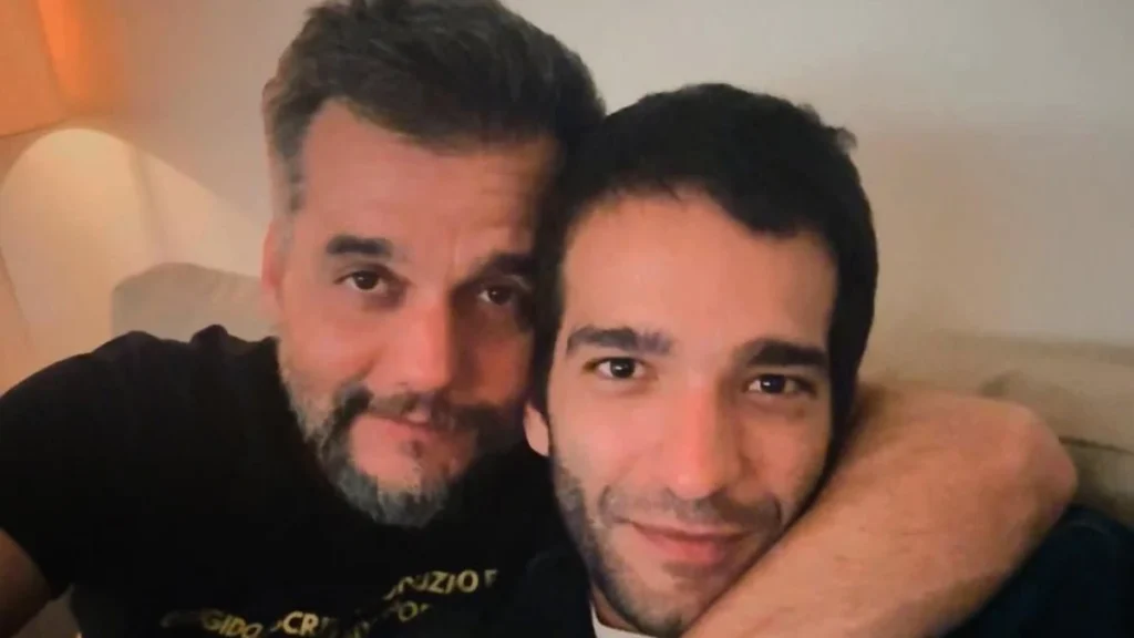 Carrão posa com Wagner Moura e web reage: “Significado de tanto faz”