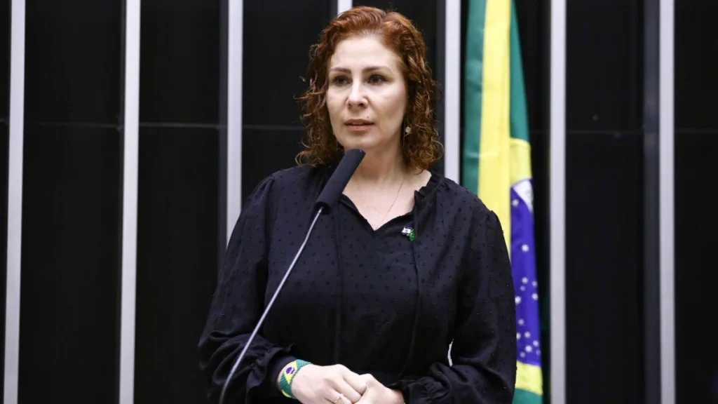Na prisão, Zambelli escreveu livro sobre período fora do país
