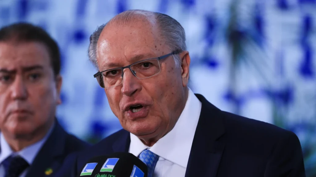 Negociar fora do dólar é algo para longo prazo, diz Alckmin