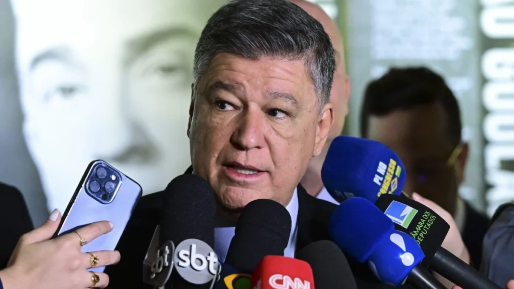 Presidente da CPMI do INSS diz ser “urgente” convocar irmão de Lula