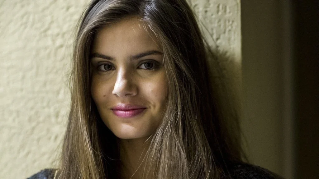 Camila Queiroz reage ao rumor de spin-off de “Verdades Secretas” vertical