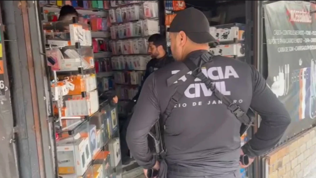 Polícia do RJ faz megaoperação nacional contra roubo de celulares