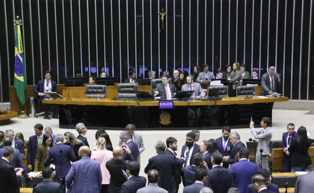 Congresso aprova reajuste e novos cargos para policiais do Distrito Federal