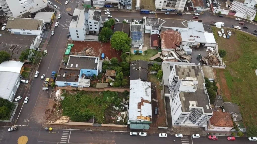 Passagem de três tornados causa destruição no Oeste de Santa Catarina