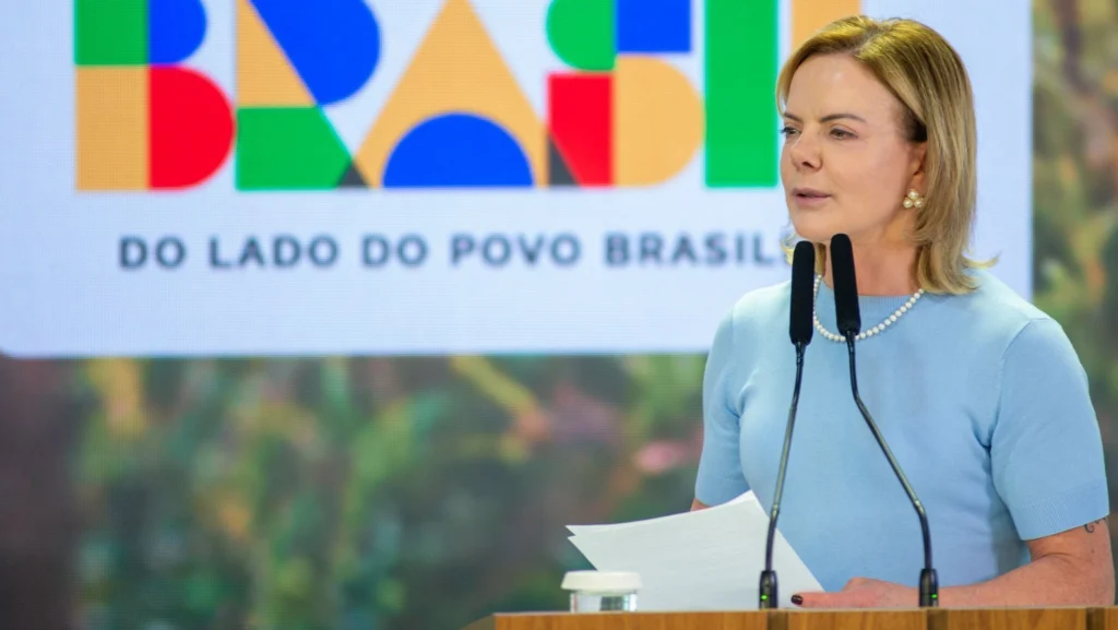 Gleisi: Derrite fez “lambança legislativa” com seis versões de relatório