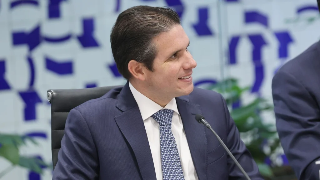 Hugo Motta determina sessões virtuais na Câmara durante a COP30