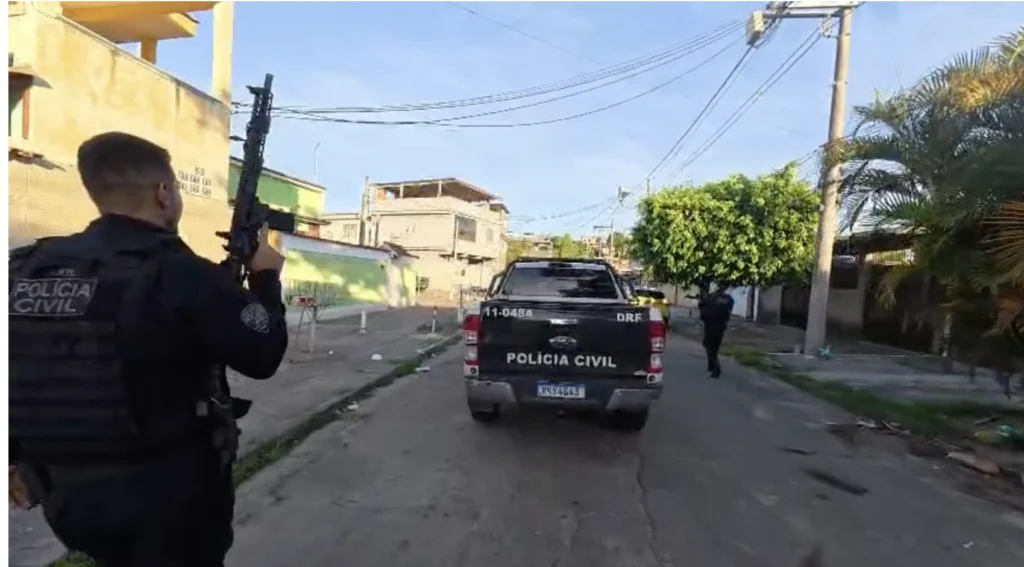 Operação mira núcleo financeiro e armado do Comando Vermelho no RJ