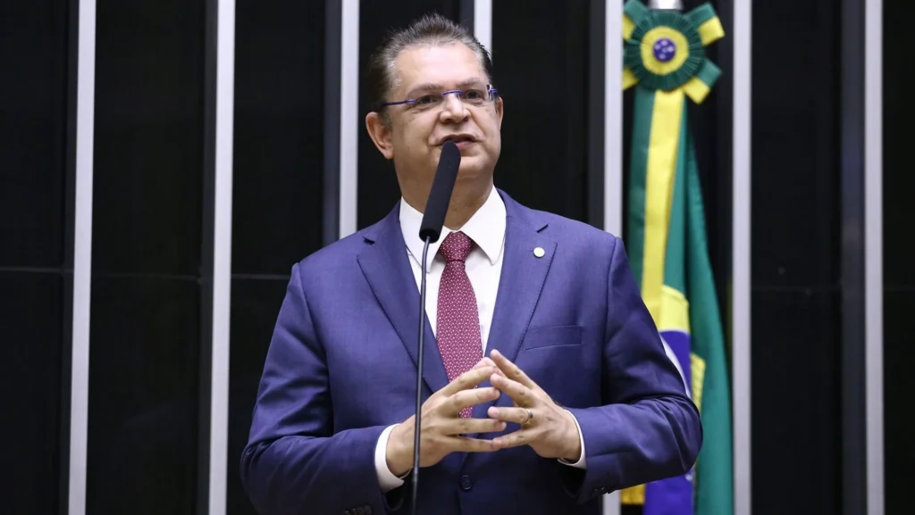Redução de alíquotas de SAFs garante competitividade, diz Sóstenes