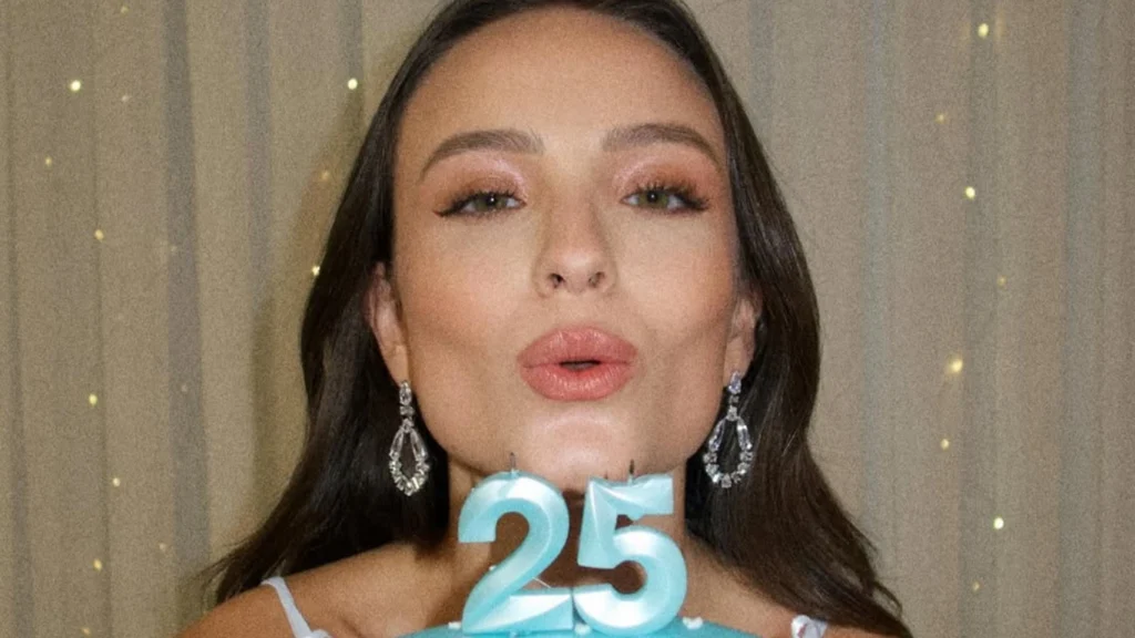 Larissa Manoela comemora 25 anos e recebe série de homenagens; confira