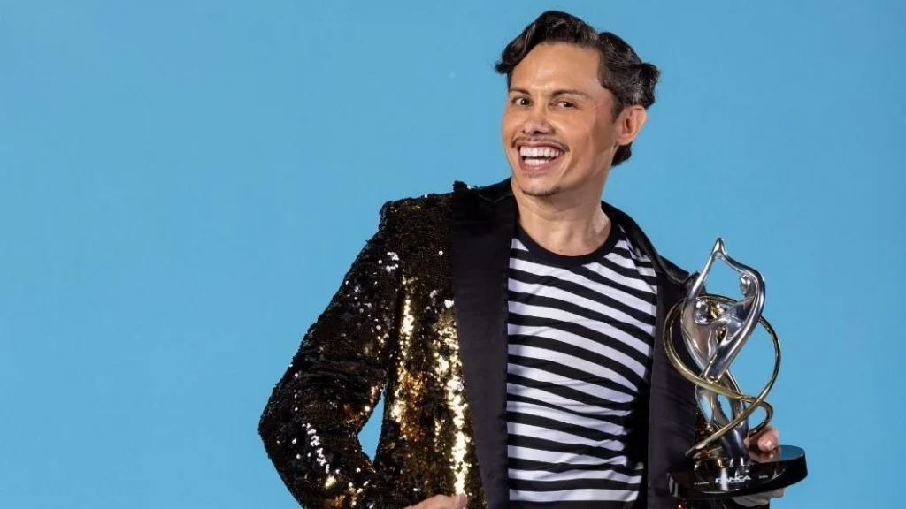 Silvero Pereira recorda morte do pai durante a Dança dos Famosos