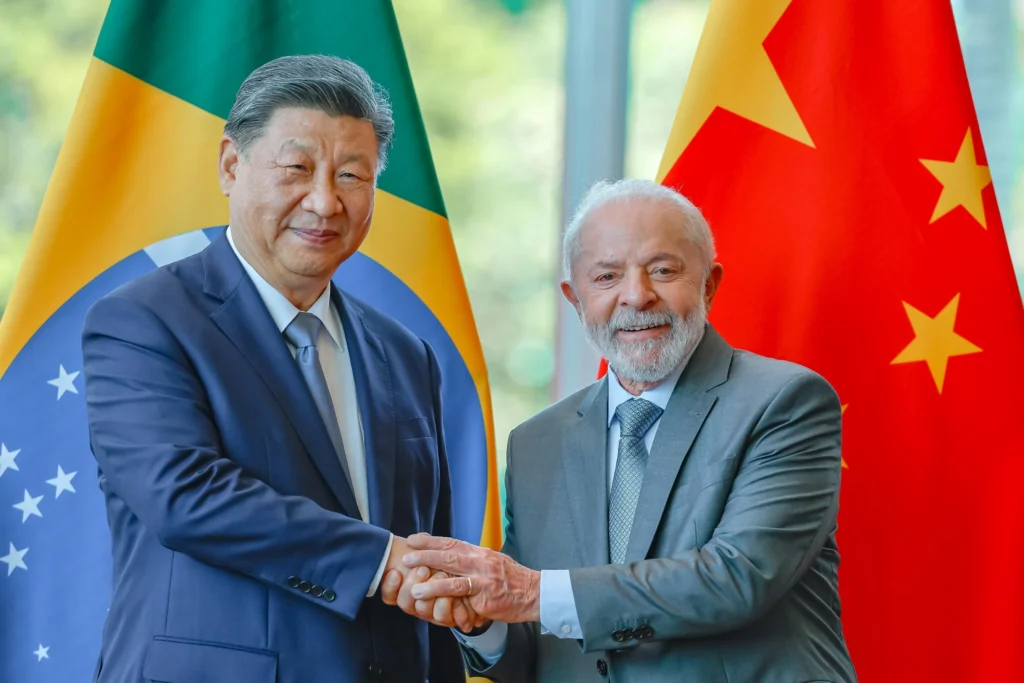 Lula e Xi Jinping conversam sobre multilateralismo por telefone