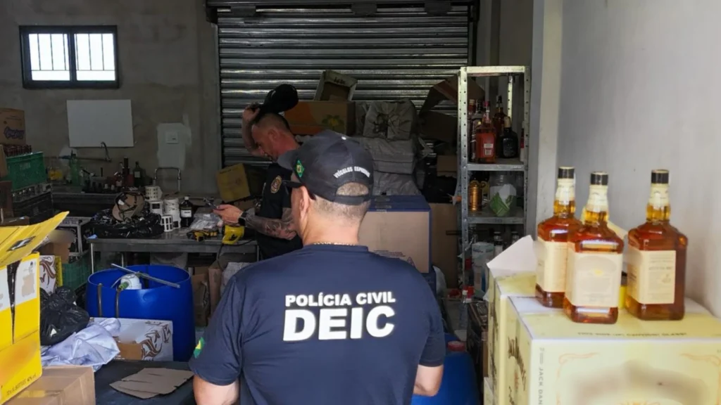 Dupla é presa por fabricação clandestina de bebidas alcoólicas em SP