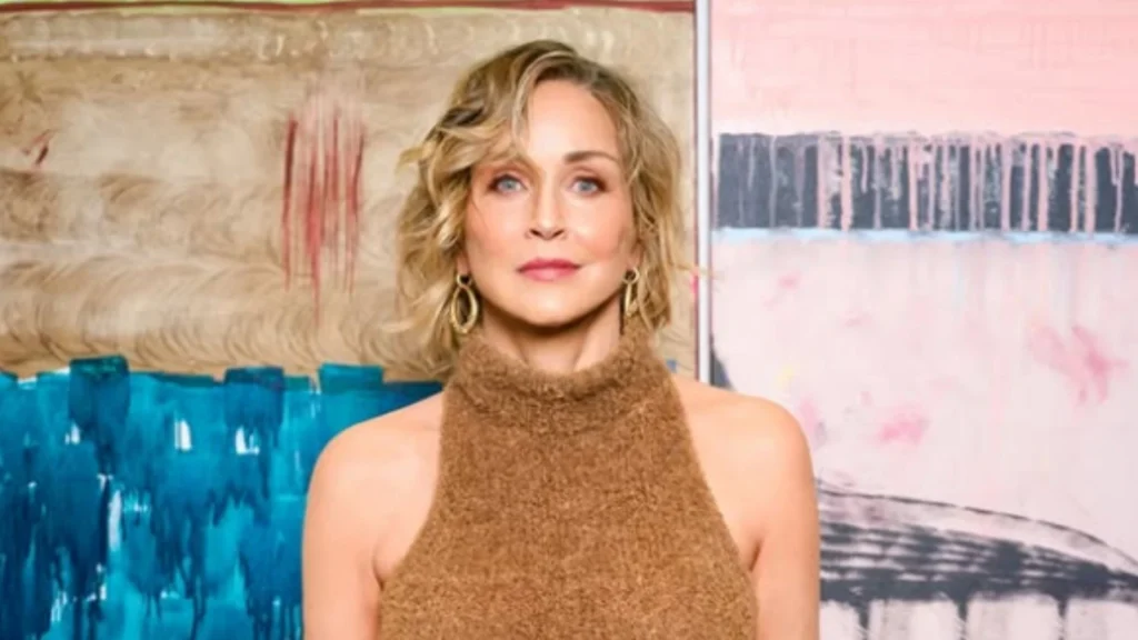 Sharon Stone se irrita e xinga jovens por assento em premiação; entenda