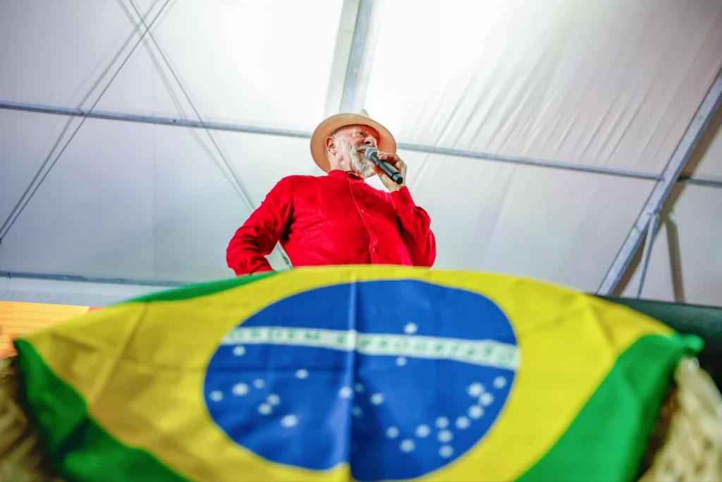 América do Sul não abaixará cabeça pra ninguém, diz Lula ao citar Venezuela