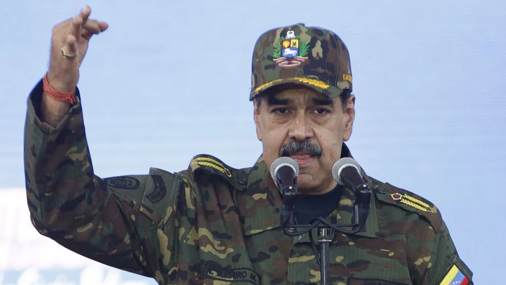 Maduro chega a centro de detenção em Nova York após ser capturado pelos EUA