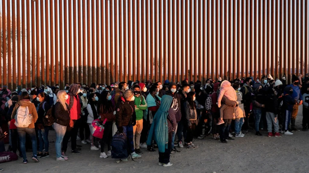 Decisão judicial impede Trump de retirar status legal de 8.400 imigrantes