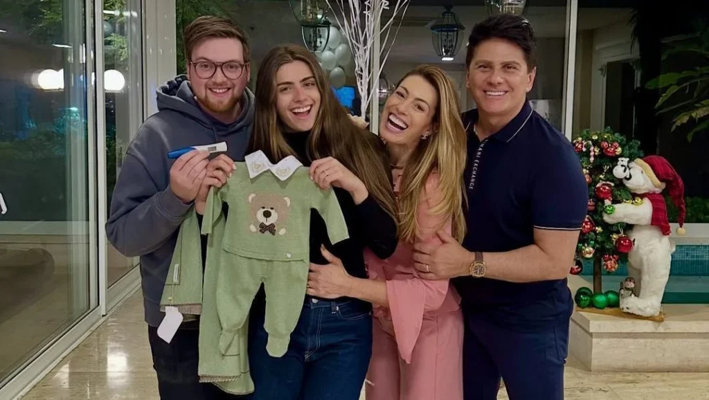 Elaine Mickely celebra gravidez de filha com César Filho: “Presenteada”