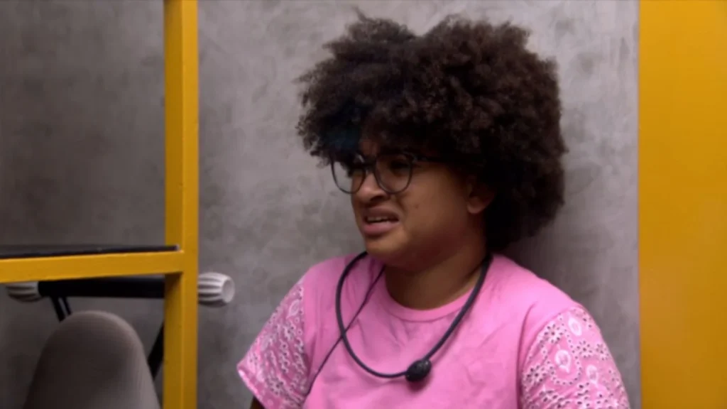 BBB 26: discussão entre Jonas e Milena termina com flagra atrás da porta