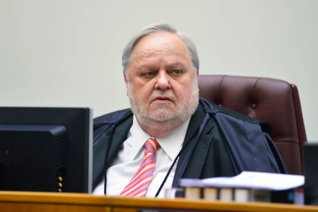 Felix Fischer, ministro aposentado do STJ, morre aos 78 anos