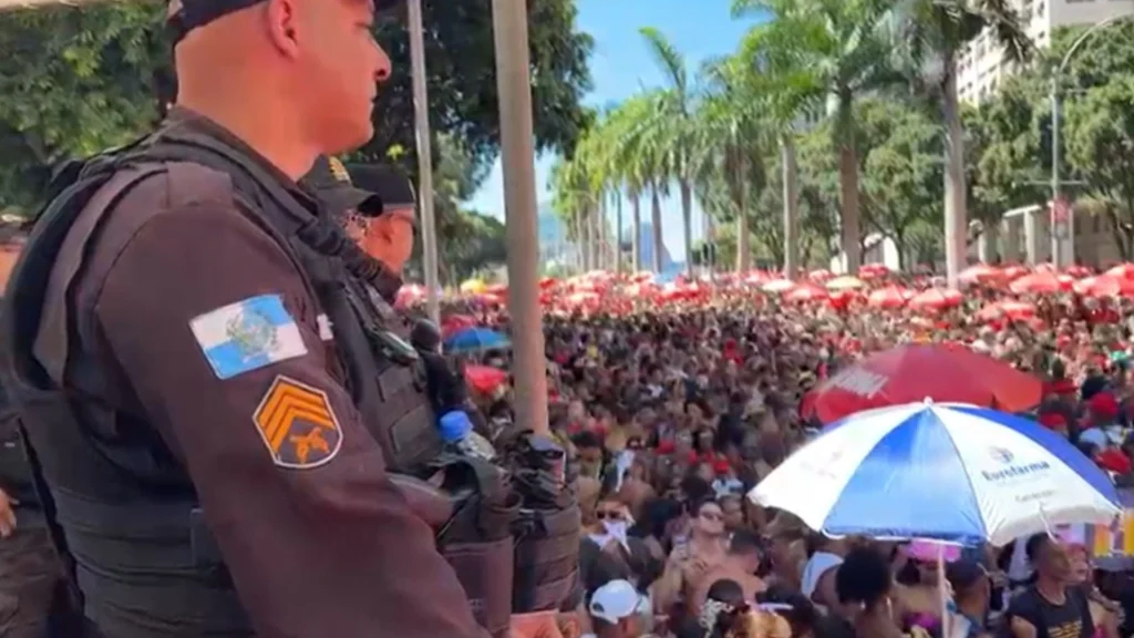 Carnaval no Rio: 130 objetos perfurocortantes são apreendidos