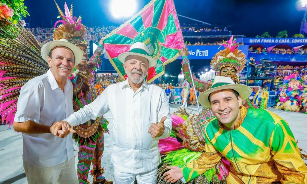PT rebate críticas e aponta que desfile sobre Lula foi de acordo com a lei