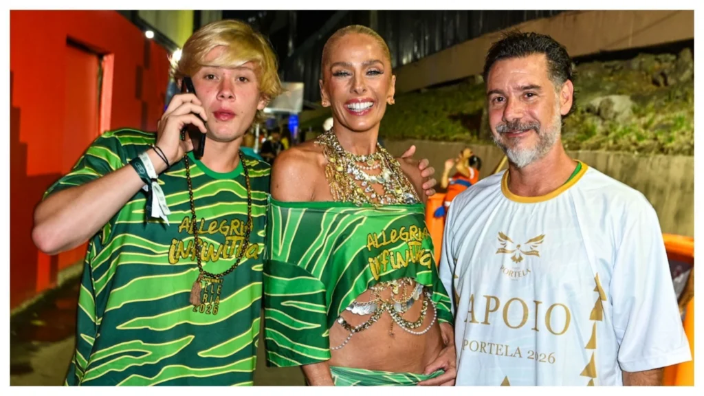 Adriane Galisteu curte Carnaval em família na Sapucaí