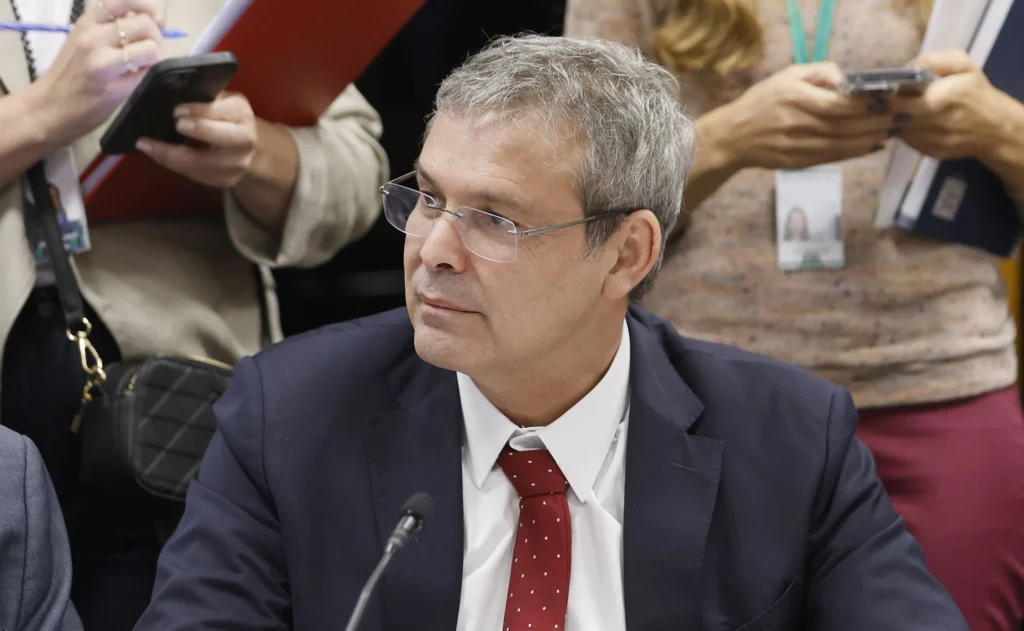 Conselho de Ética arquiva representação do Novo contra Lindbergh Farias