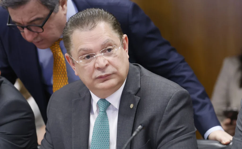 Sóstenes aciona PGR após fala de Lula sobre evangélicos e benefício social
