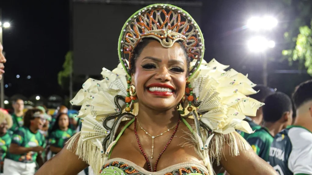 Conceição Evaristo pede e Quitéria Chagas muda fantasia a dias do desfile