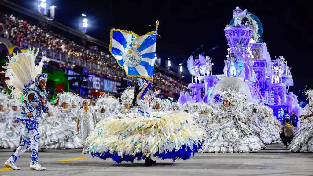 Tuiuti, Vila Isabel, Grande Rio e Salgueiro encerram Carnaval na Sapucaí