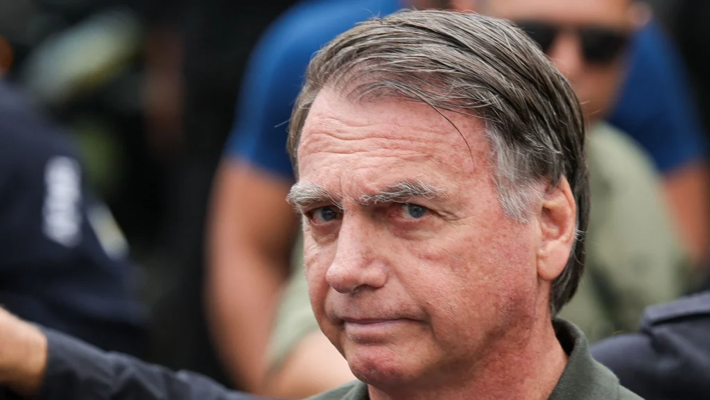 Moraes autoriza Bolsonaro a receber estímulo craniano na Papudinha