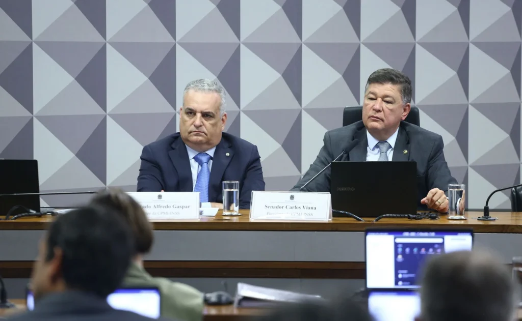CPMI do INSS aprova convocação de cunhado e ex-namorada de Vorcaro