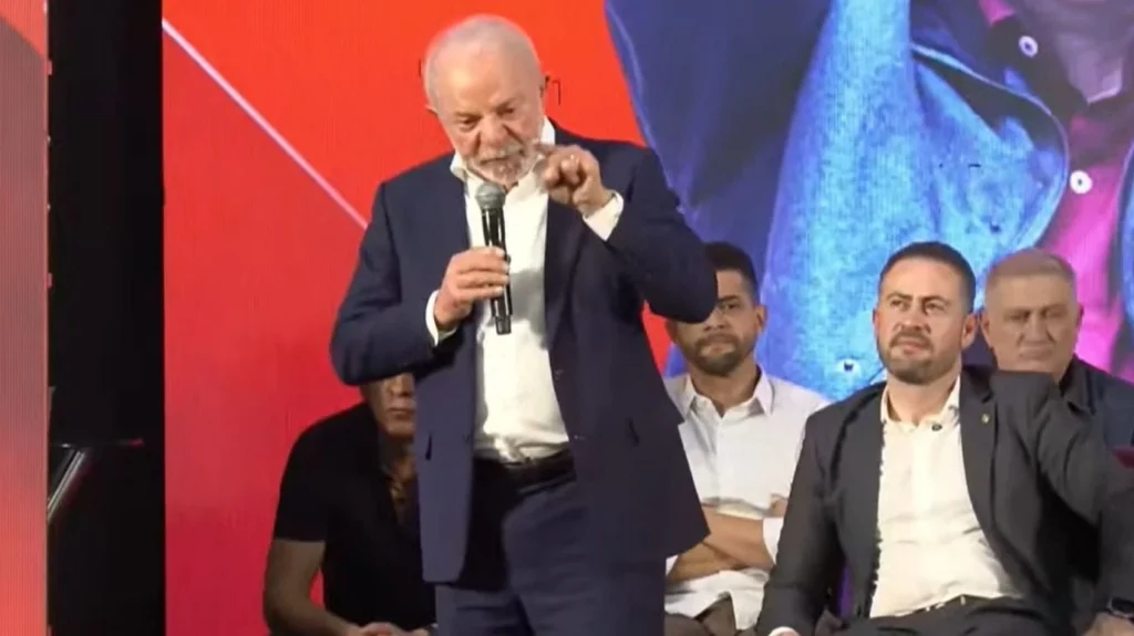 “Não vamos deixar alta chegar ao caminhoneiro”, diz Lula sobre combustíveis