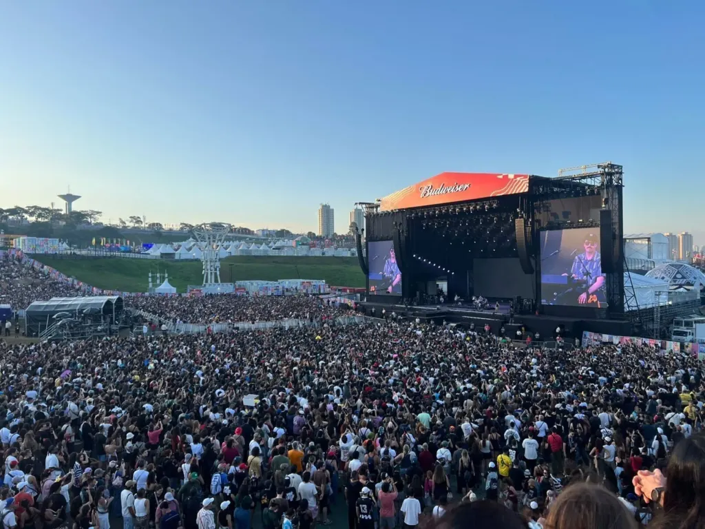 Lollapalooza tem público de 285 mil pessoas em três dias de evento