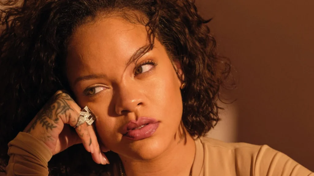Rihanna estava em casa com os filhos durante tiroteio, diz site