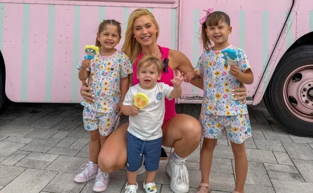 Virginia posa com os filhos nos EUA e mãe de Zé Felipe reage