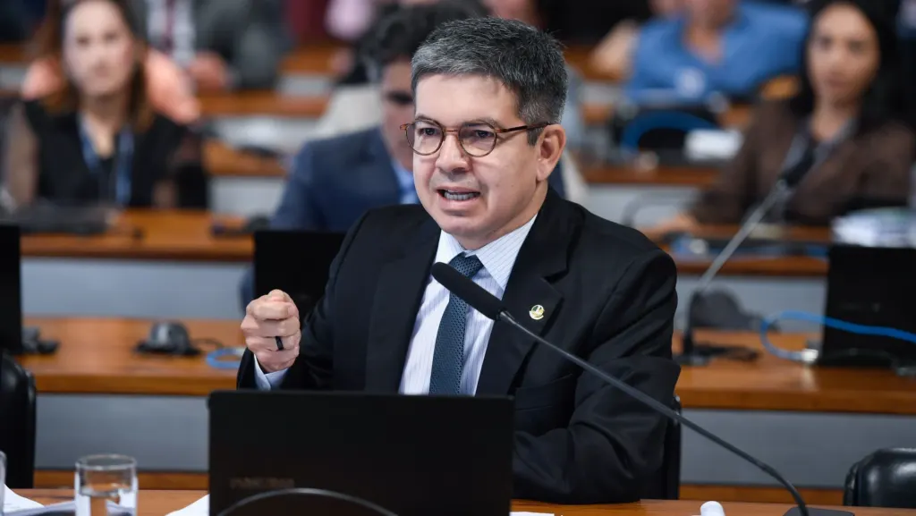 Randolfe nega que governo fará “caça às bruxas” após rejeição de Messias