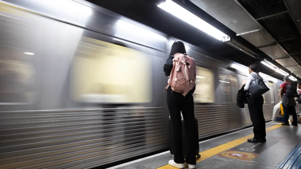 Justiça condena Metrô a indenizar vítima de arrastão dentro de vagão em SP