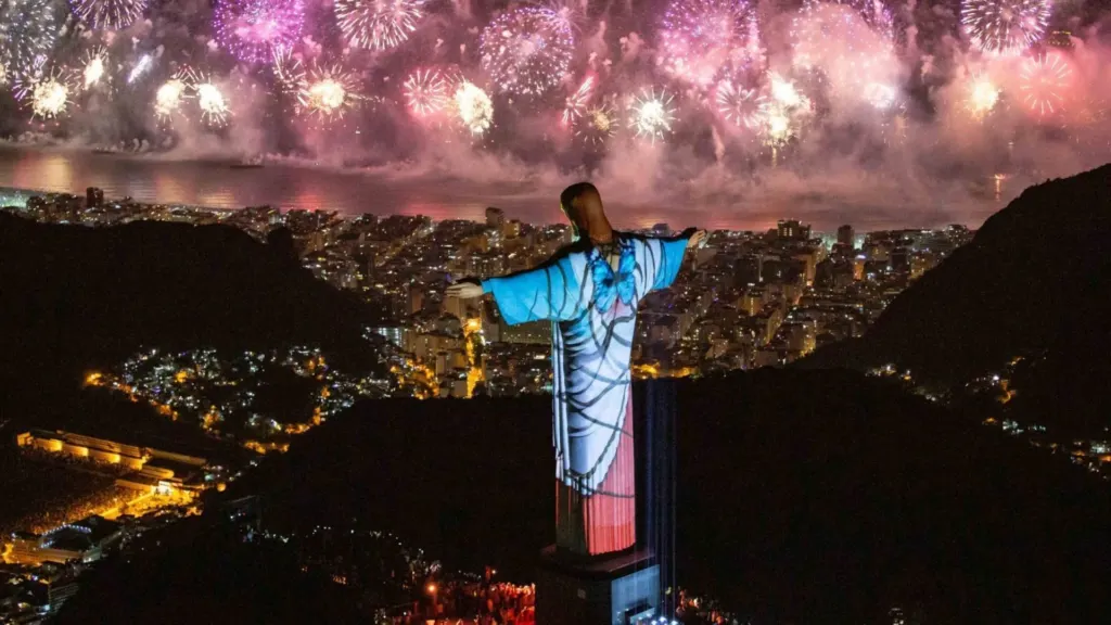 TJ mantém condenações por explosões de fogos em Réveillon de Copacabana